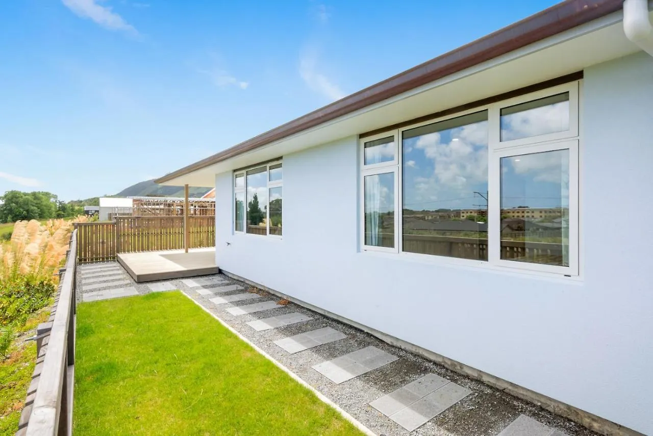 Matenga Townhouse - Waikanae Holiday Home