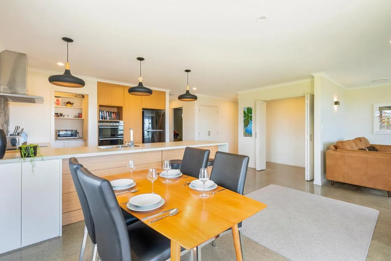 Matenga Townhouse - Waikanae Holiday Home