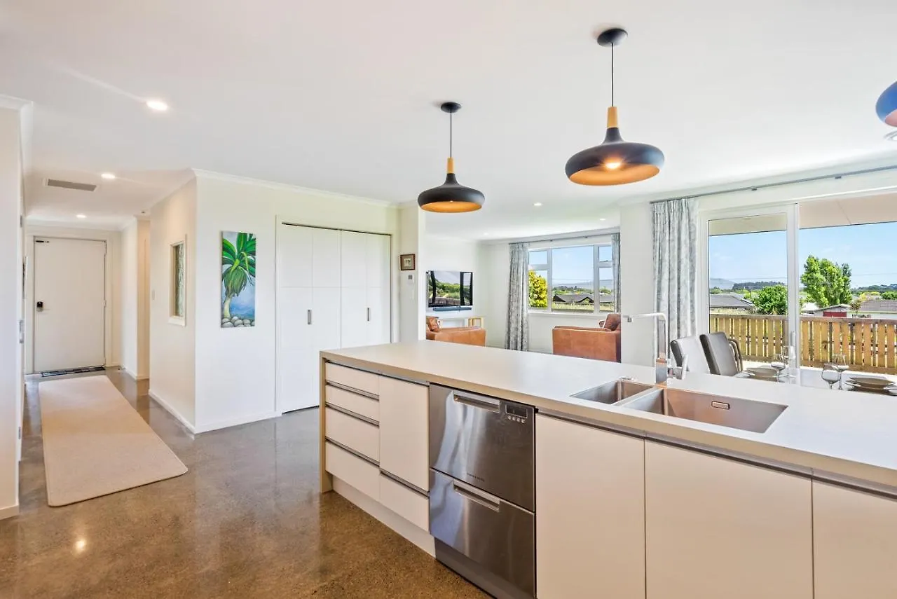 Matenga Townhouse - Waikanae Holiday Home