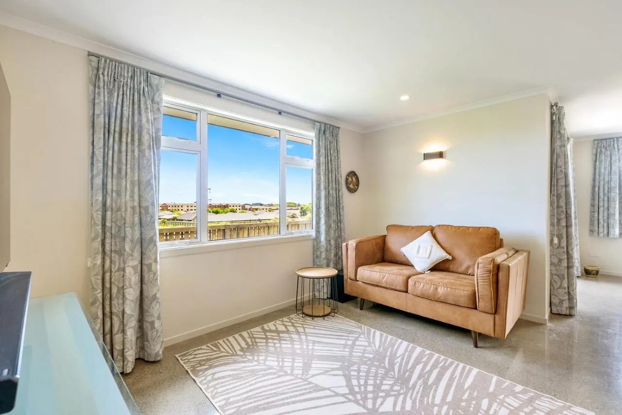 Matenga Townhouse - Waikanae Holiday Home