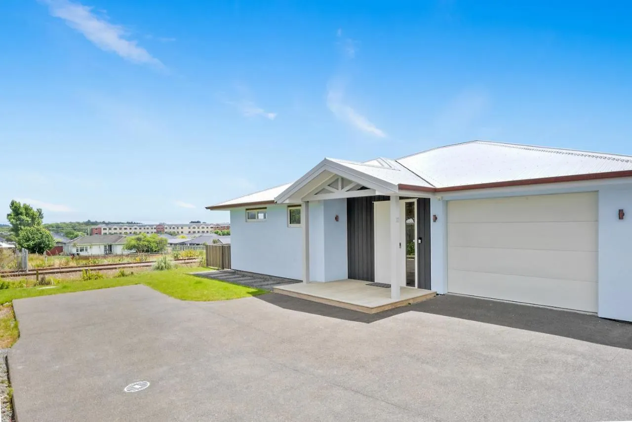 Matenga Townhouse - Waikanae Holiday Home