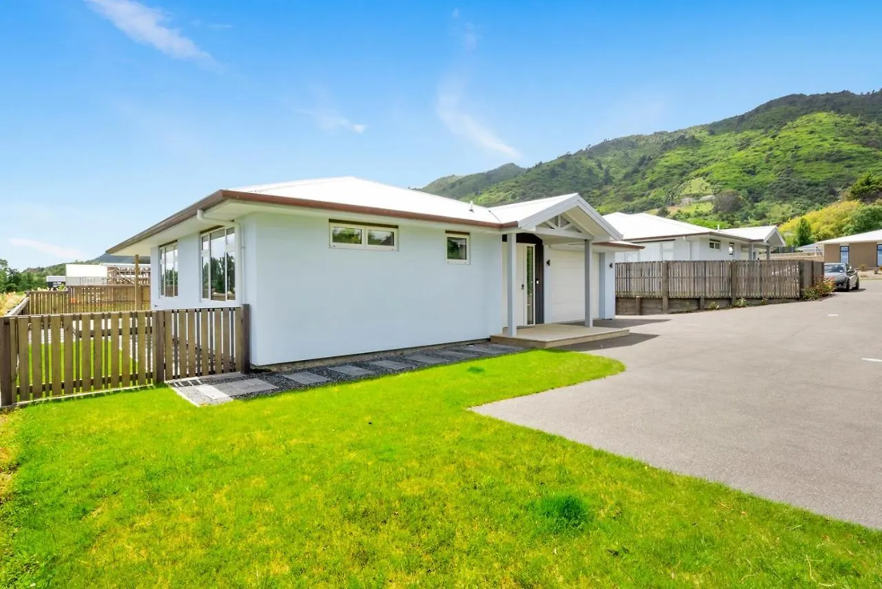 Matenga Townhouse - Waikanae Holiday Home