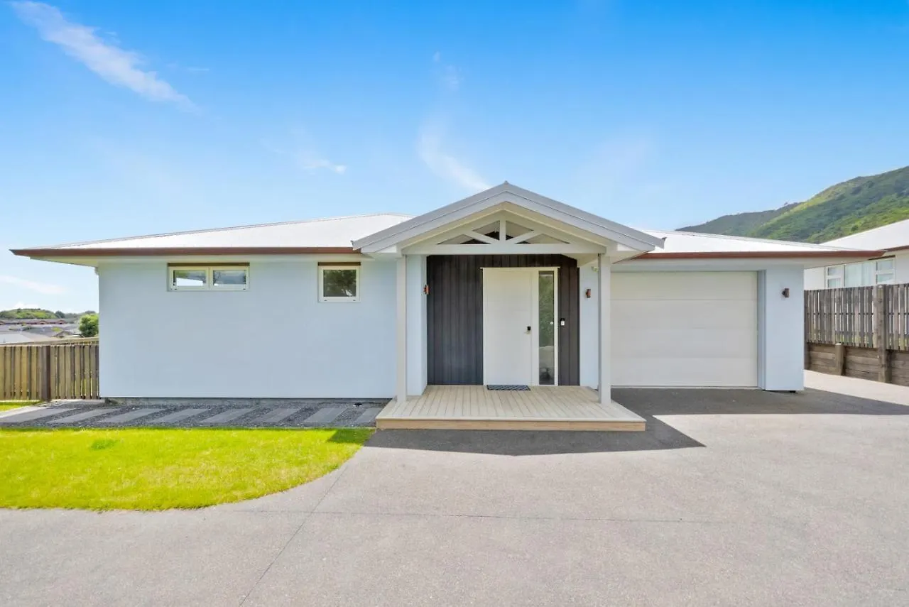 Matenga Townhouse - Waikanae Holiday Home